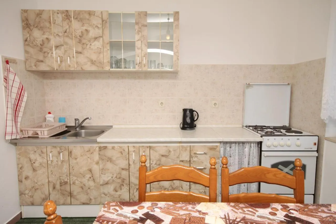 Apartments And Rooms By The Sea Starigrad, Paklenica - 6591 ستاريغغاد باكلينتسا
